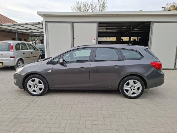 Opel Astra J Sports Tourer 1.4 Selection 108000...