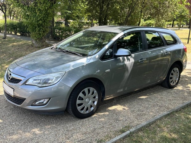 Opel Astra J Sports Tourer 1.4 T Active
