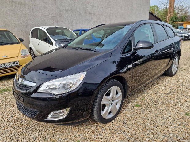 Opel Astra J Sports Tourer 1.4 T Active Gyönyör...