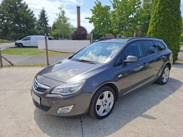 Opel Astra J Sports Tourer 1.4 T Active Ülés ko...