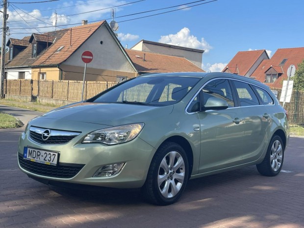 Opel Astra J Sports Tourer 1.4 T Cosmo