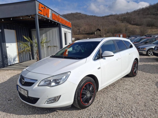 Opel Astra J Sports Tourer 1.4 T Enjoy Sz�p �LL...