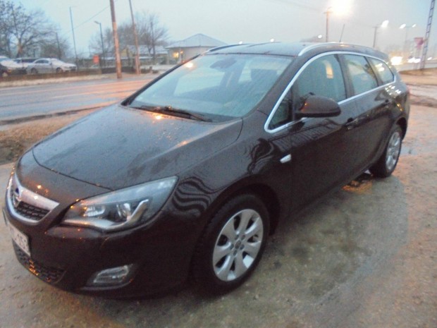 Opel Astra J Sports Tourer 1.4 T Essentia Vezet...