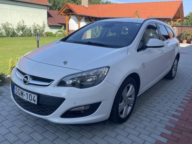 Opel Astra J Sports Tourer 1.4 T Selection Maga...