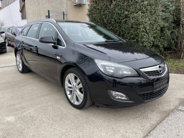 Opel Astra J Sports Tourer 1.4 T Sport