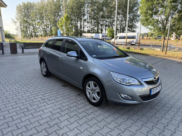 Opel Astra J Sports Tourer 1.4 T Sport