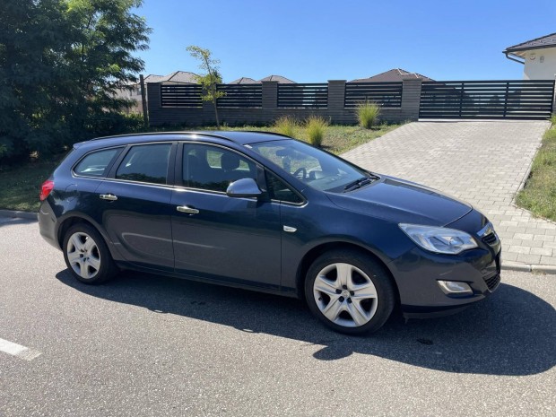 Opel Astra J Sports Tourer 1.4 T Sport