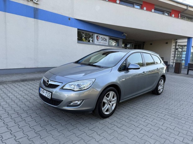 Opel Astra J Sports Tourer 1.4 T Sport