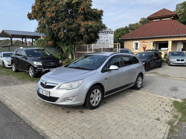 Opel Astra J Sports Tourer 1.6 Enjoy