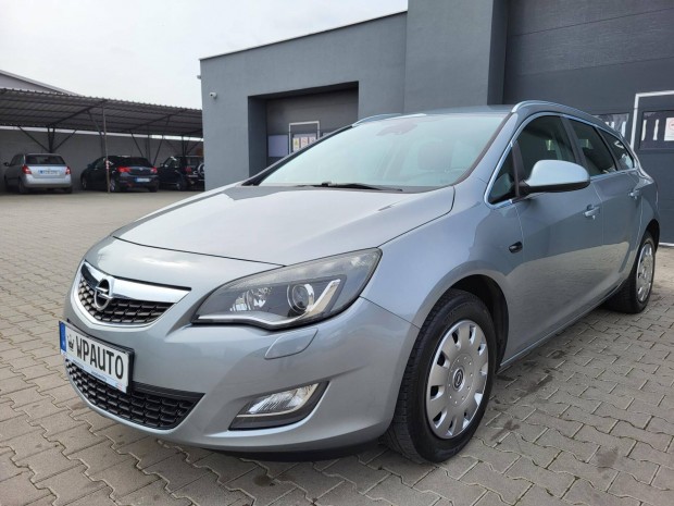 Opel Astra J Sports Tourer 1.6 Essentia 171.000...