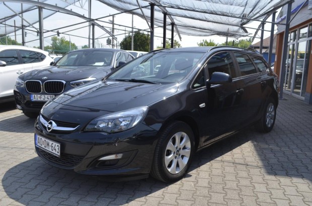 Opel Astra J Sports Tourer 1.6 Selection ! 144....