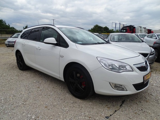 Opel Astra J Sports Tourer 1.7 CDTI Enjoy MAGYA...