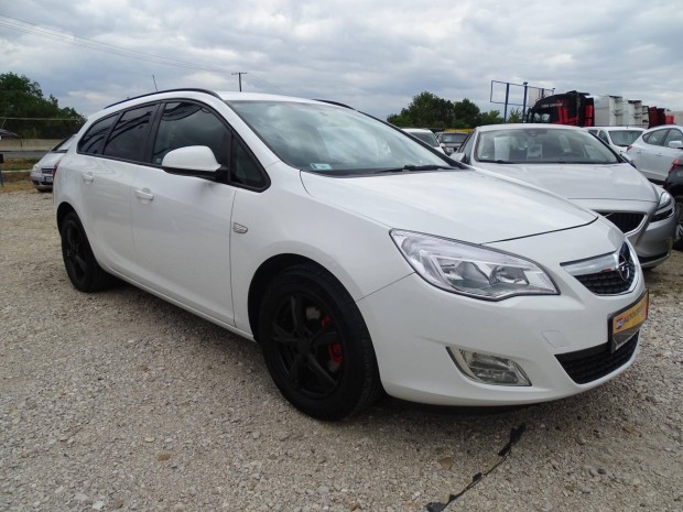 Opel Astra J Sports Tourer 1.7 CDTI Enjoy MAGYA...