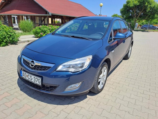 Opel Astra J Sports Tourer 1.7 CDTI Enjoy Parkr...