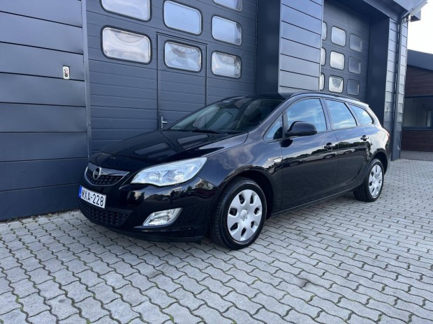 Opel Astra J Sports Tourer 1.7 CDTI Enjoy SZERV...