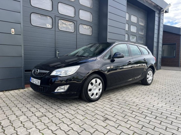 Opel Astra J Sports Tourer 1.7 CDTI Enjoy SZERV...