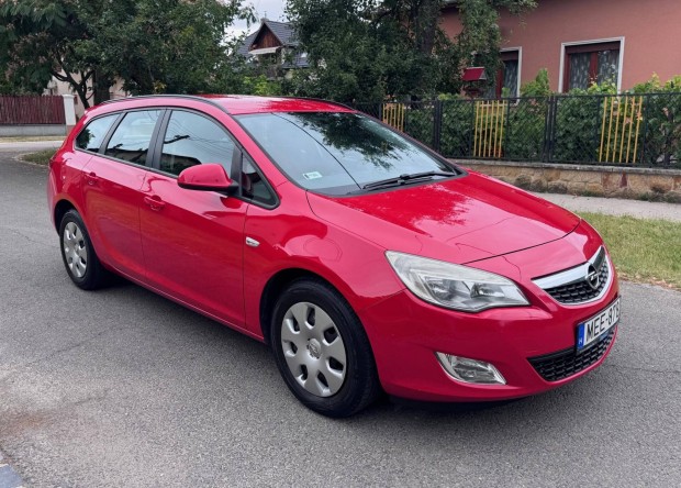 Opel Astra J Sports Tourer 1.7 CDTI Sport Magya...