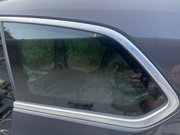 Opel Astra J Sports Tourer oldalablak C oszlop / króm, sötét