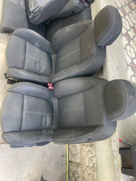 Opel Astra J Ülés grt. / Ajtókárpit / Tetőkárpit / Csomagtér kárpit