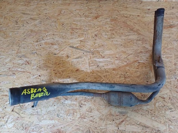 Opel Astra J (2009-2015) Benzines Tankbeöntő Cső