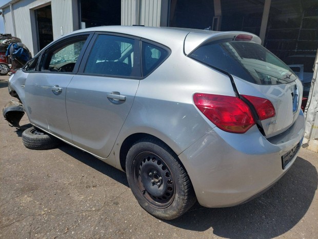 Opel Astra J ajtó