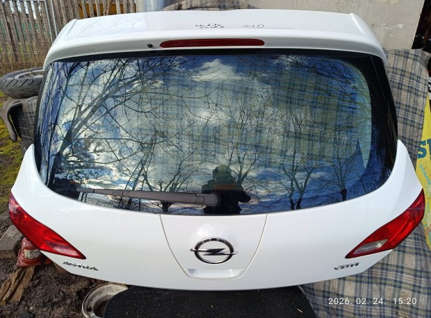 Opel Astra J csomagt�r ajt� 