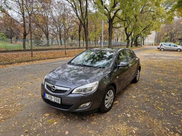 Opel Astra J elad