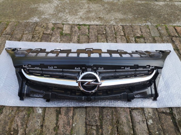 Opel Astra J facelift hűtőrács krómmal emblémával