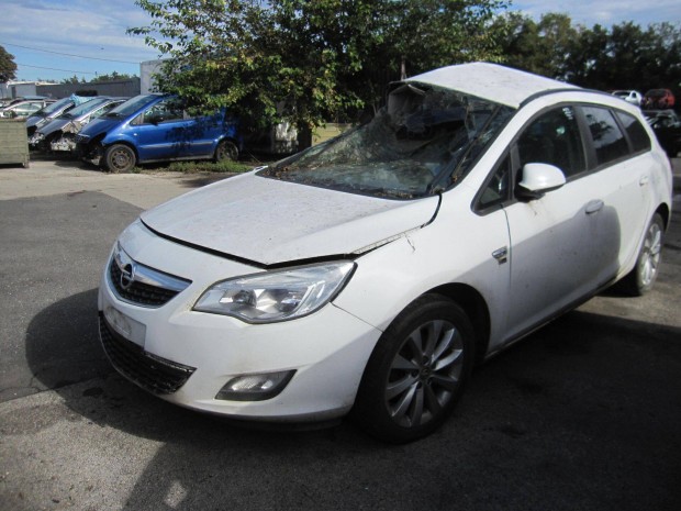 Opel Astra J haszn�lt bontott alkatr�szek