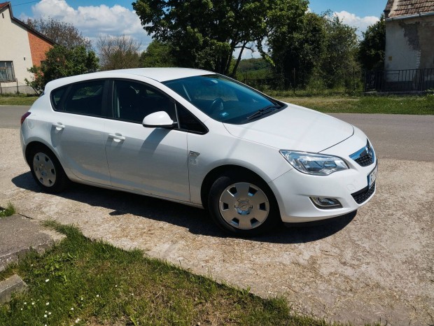 Opel Astra J kétüléses kisteher Eladó