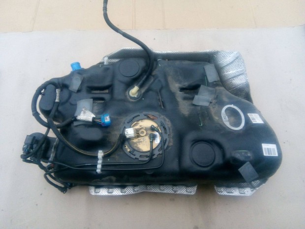 Opel Astra J kombi A17DTS tank