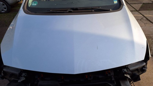 Opel Astra J kombi motorhztet Z176