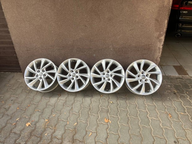 Opel Astra K 10 küllős csavart felni, 5x105 mm