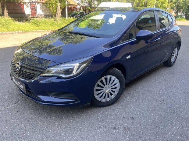 Opel Astra K 1.4 Enjoy kevés km. újszerű állapot