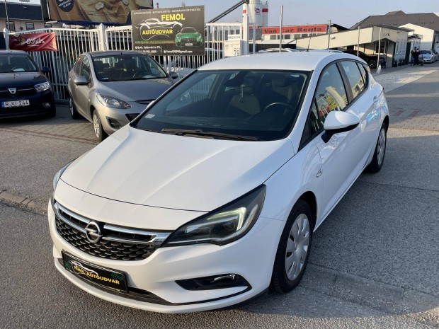 Opel Astra K 1.4 T Enjoy V�gig Sz.k�nyv! Megk�m...