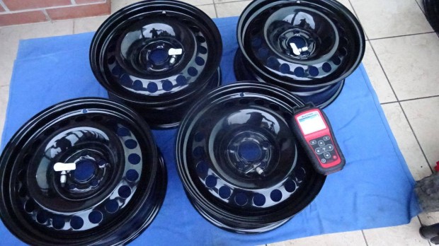 Opel Astra K 5x105 lyukoszts 6,5x16 colos aclfelni lemezfelni szett