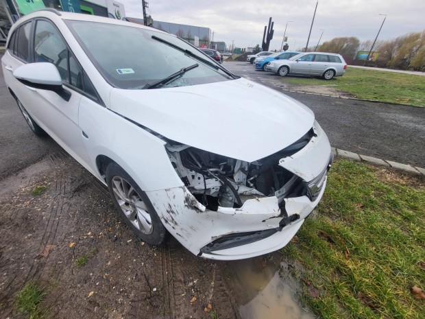 Opel Astra K Sports Tourer 1.4 Selection Indul!