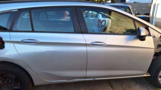 Opel Astra K kombi jobb els ajt Z176