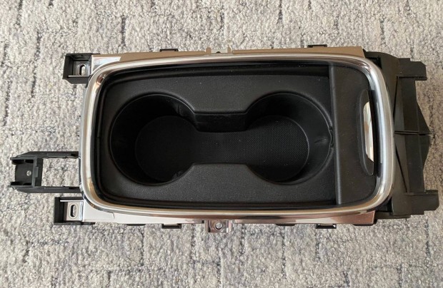 Opel Astra K pohártartó