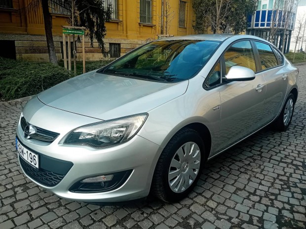 Opel Astra Sedan 1.4 T Enjoy Nem vagyunk angyal...