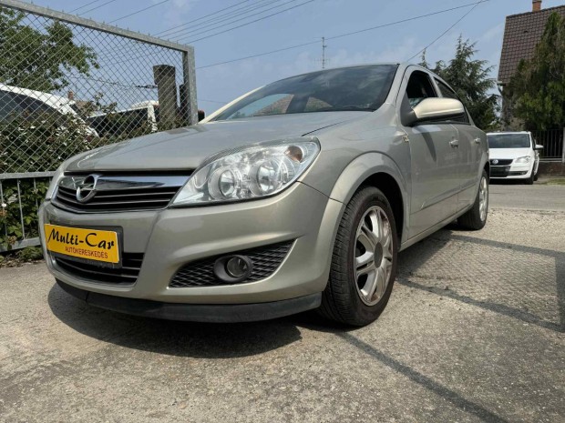 Opel Astra Sedan 1.6 Cosmo Magyarországi Első T...