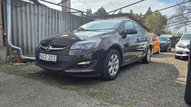 Opel Astra Sedan 1.6 Enjoy EURO6 Magyarorsz�gi!...