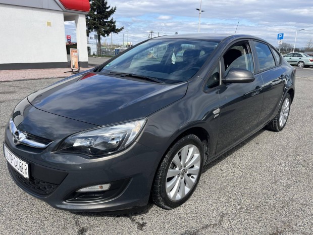 Opel Astra Sedan 1.6 Enjoy igazolt 133 e km.2.t...