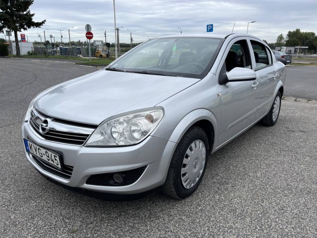 Opel Astra Sedan 1.6 Essentia klma.1v mszaki