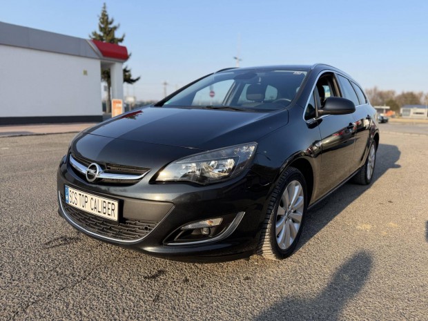 Opel Astra Sports Tourer 1.6 Enjoy igazolt 195...