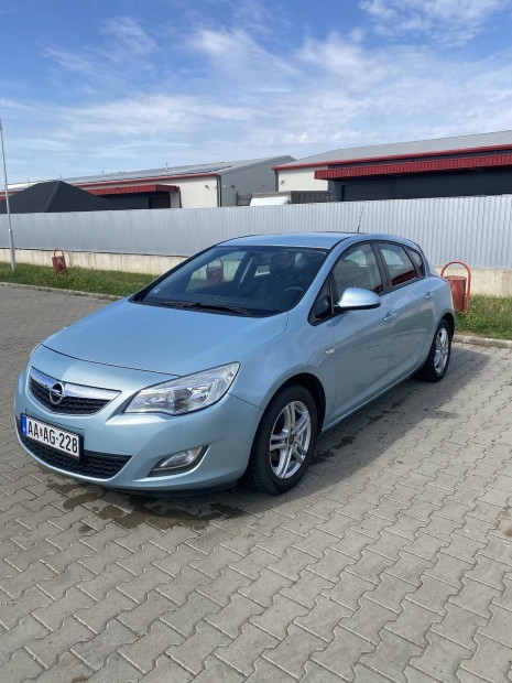 Opel Astra j elad! 