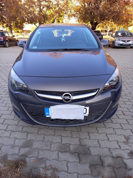 Opel Astra magnszemlytl megkmlt llapotban