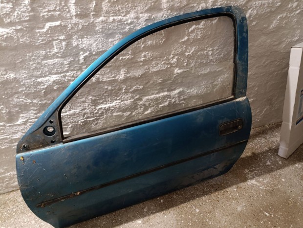 Opel B Corsa 3 ajtós bal első ajtó