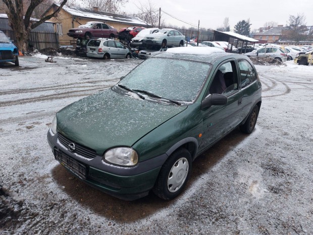 Opel B Corsa karossz�ria elemei