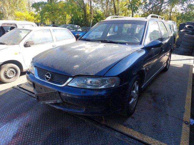 Opel B Vectra 1.8 kombi alkatrészei